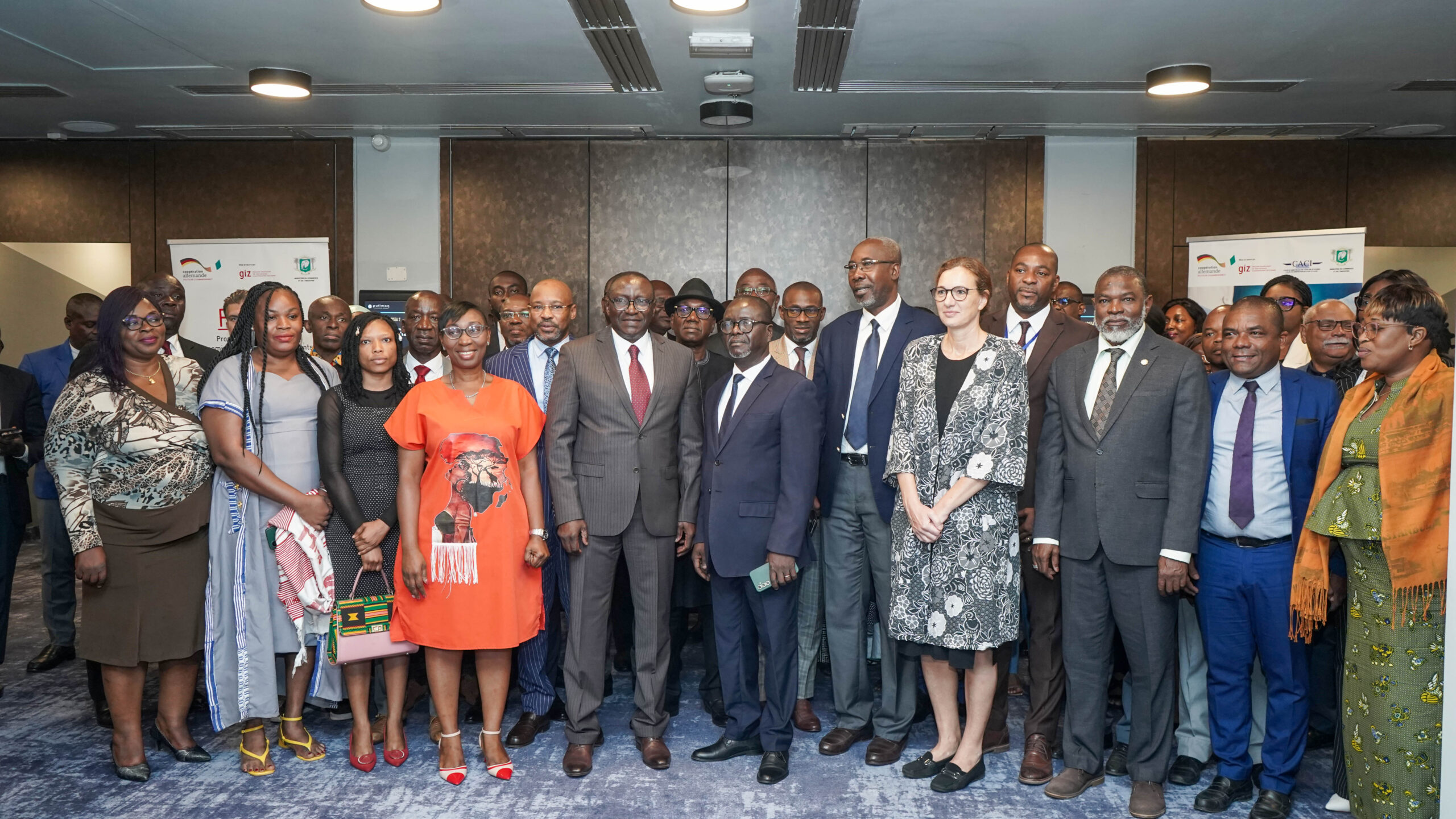 Photo de famille Atelier de lancement CACI GIZ scaled