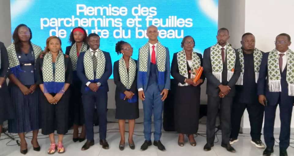 La nouvelle equipe dirigeante de lIYF apres son investiture a Abidjan