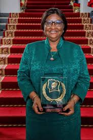 Côte d’Ivoire/Entreprenariat féminin : la fondatrice de l&rsquo;entreprise Sub Saharian Bio reçoit le prix national d&rsquo;excellence de la meilleure PME